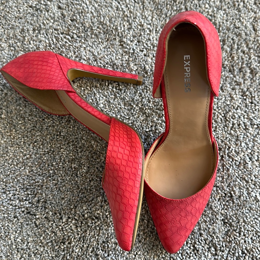 Express women’s heel size 6